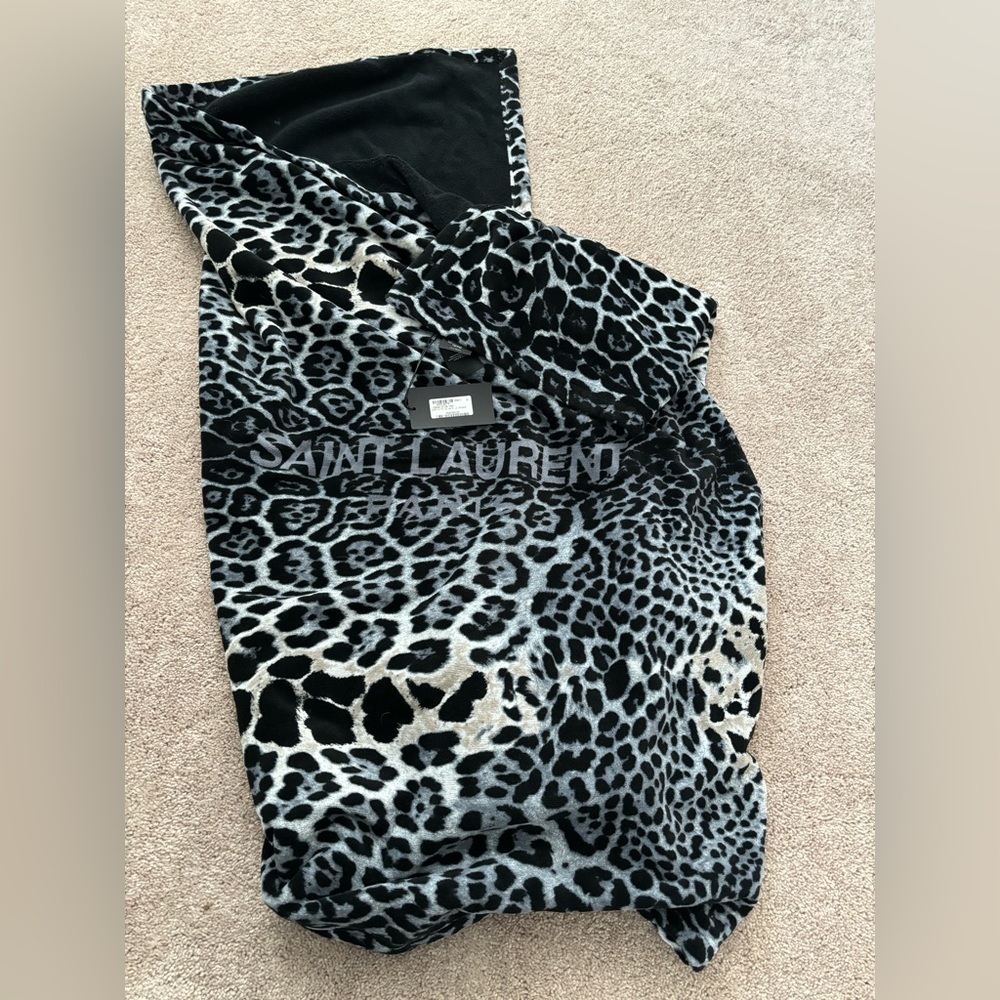Saint Laurent

LEOPARD PRINT BATH TOWEL